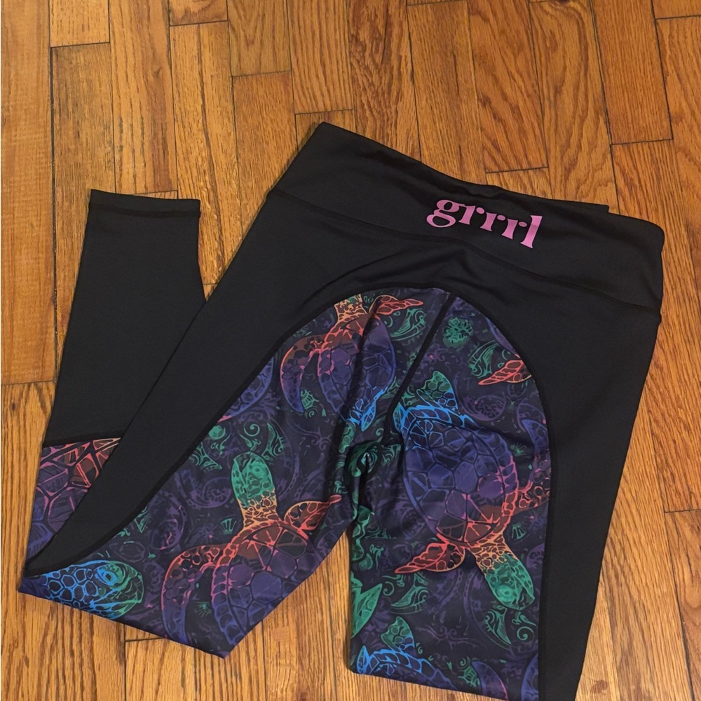 Grrrl Black Leggings with Vibrant Turtle Pattern